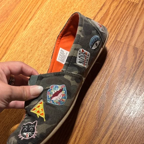 Bob’s Fun Camouflage Slip-On Women’s Shoes with Patches - Picture 4 of 8